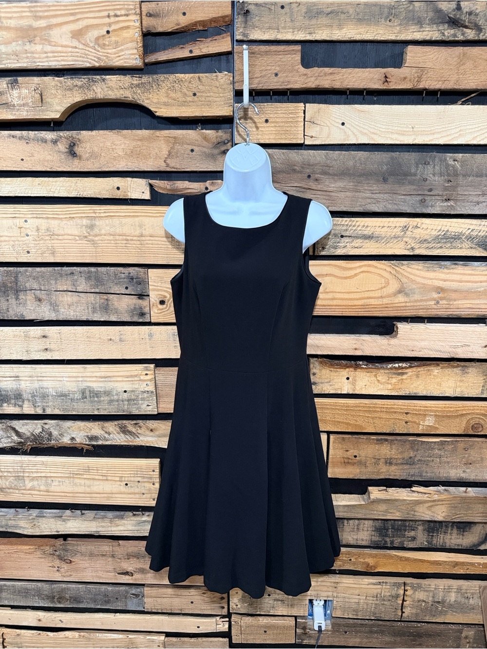 WHITE HOUSE BLACK
MARKET Black & White Fit N Flare
Godet Dress Size 6 WHBM
